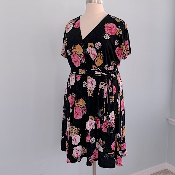 Torrid Floral Stretch Crepe Faux Wrap Dress - Picture 8 of 16